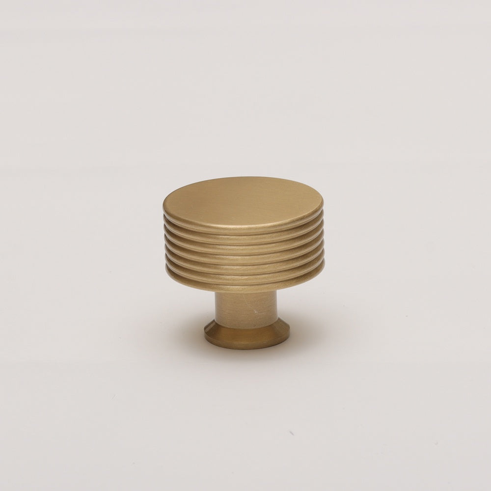 Isaac Knob - Brushed Brass HK0404-BB