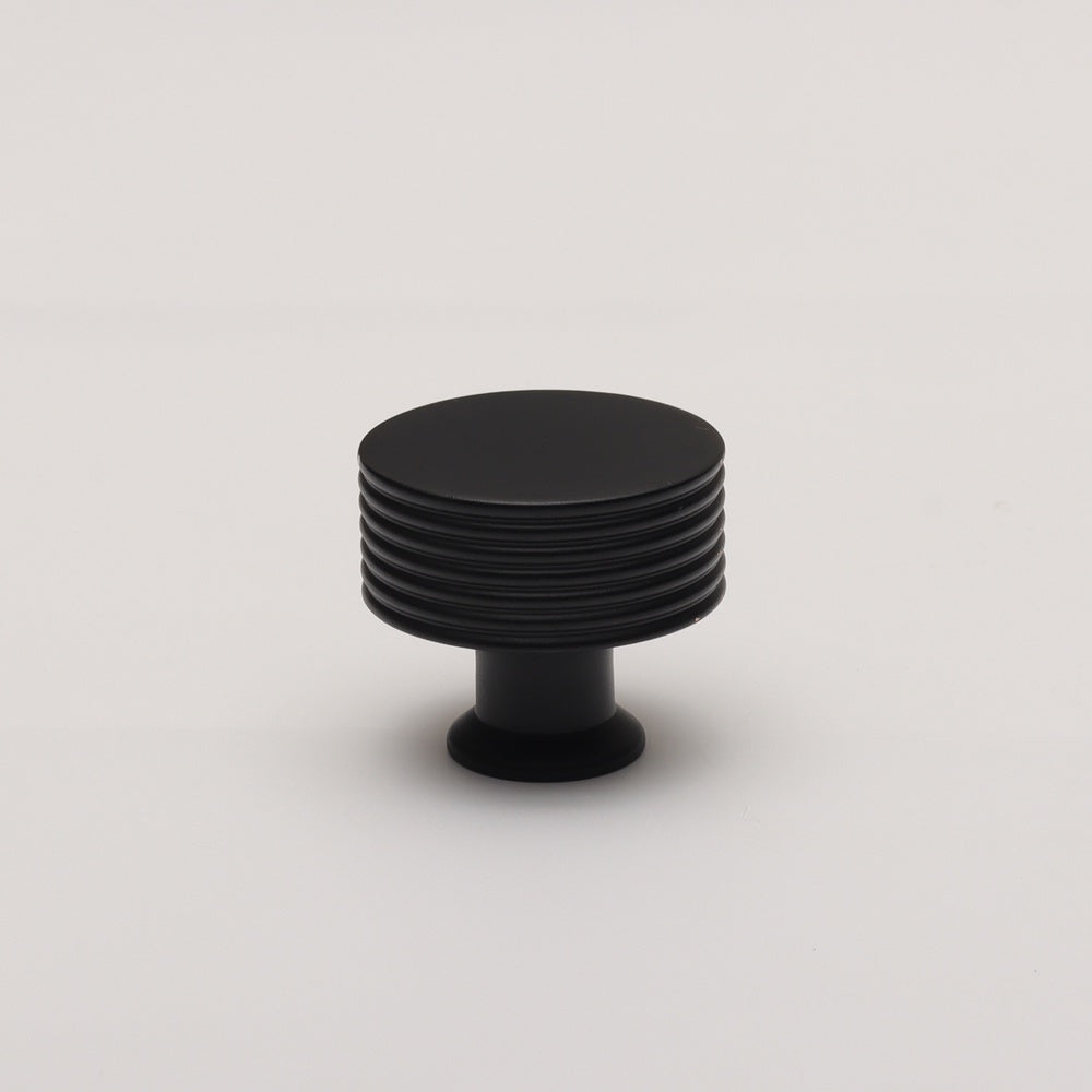 Isaac Knob - Black HK0404-BK