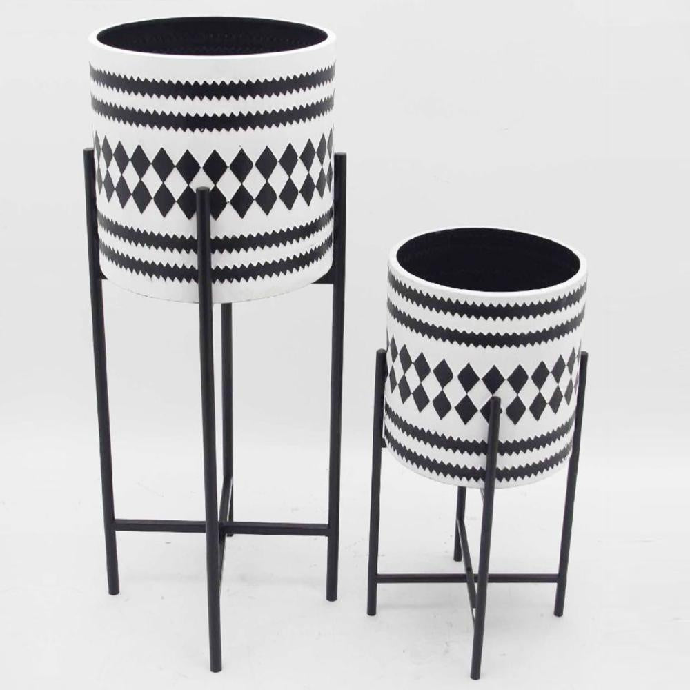 Set of 2 Black and White Metal Planters on Black Stands الغراس