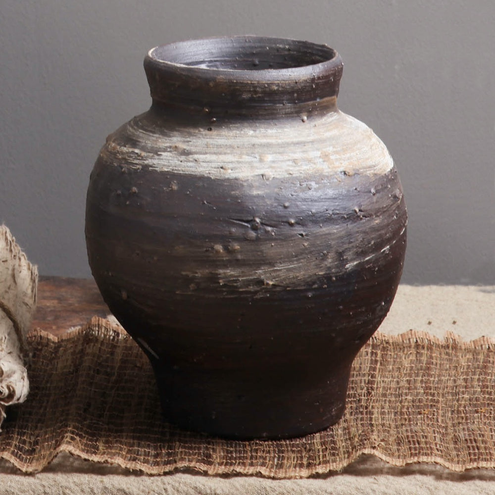 Antique Finish Ceramic Vase 695033