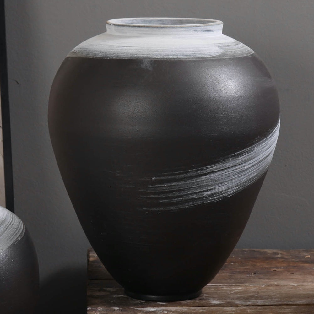 Black & White Ceramic Vase 698613
