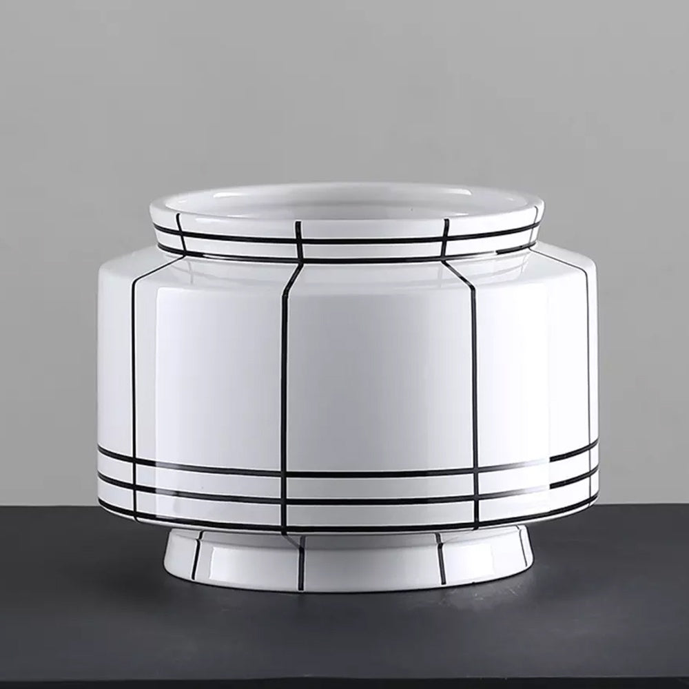 Black & White Ceramic Vase JYK23517