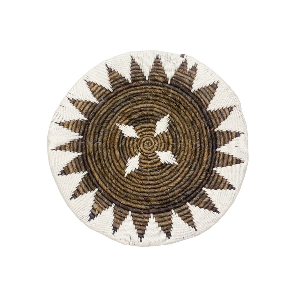 Natural Round Banana Fiber Placemat With White Macrame MRC014