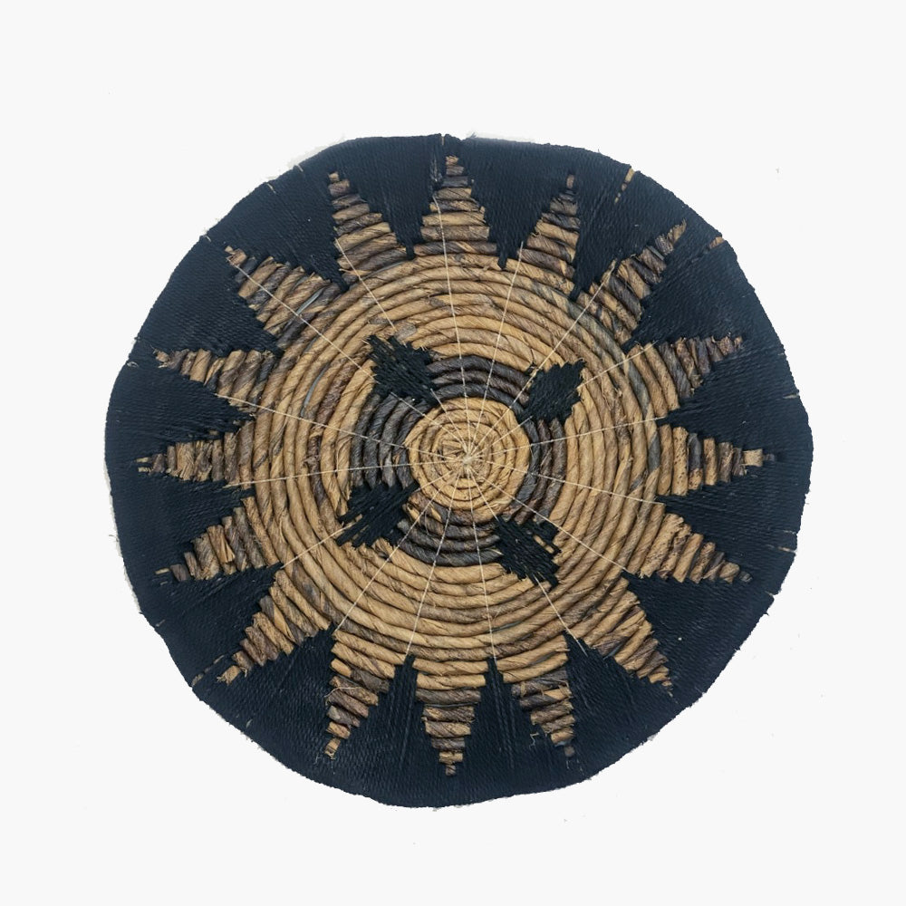 Natural Round Banana Fiber Placemat With Black Macrame MRC015