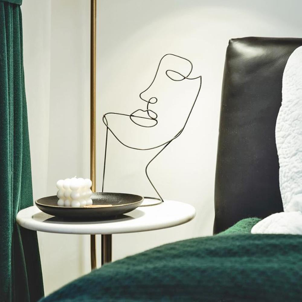 Black Metal Linear Portrait190154BB