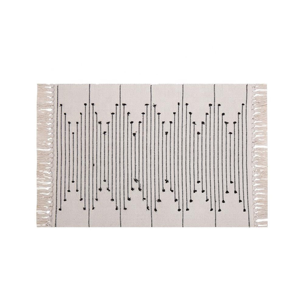 Black & White Boho Accent Rug with Tassels السجاد