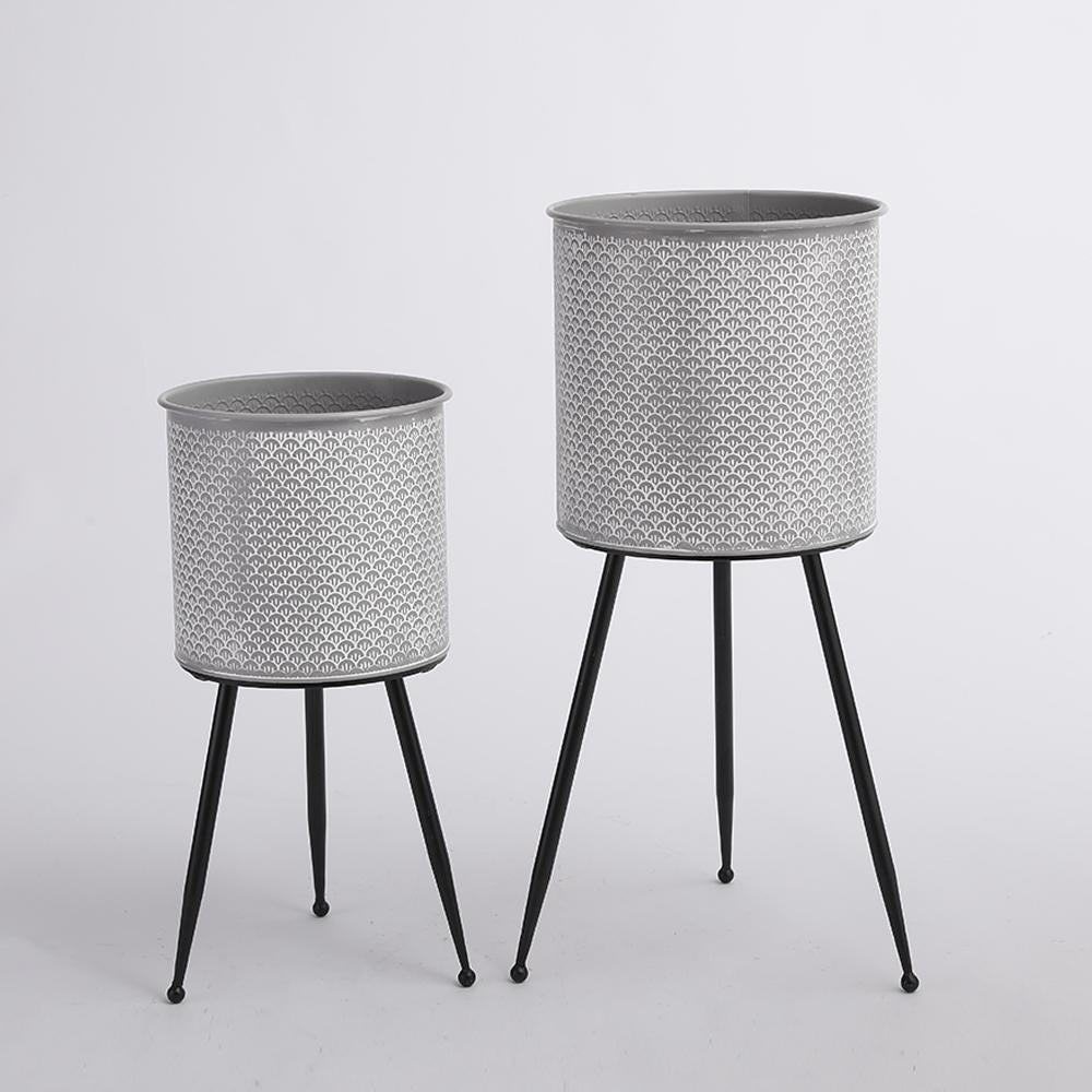 Set of 2 Grey Metal Planters with Black Legs الغراس