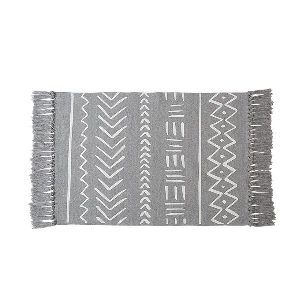 Accent Runner with Tribal Print & Tassels السجاد