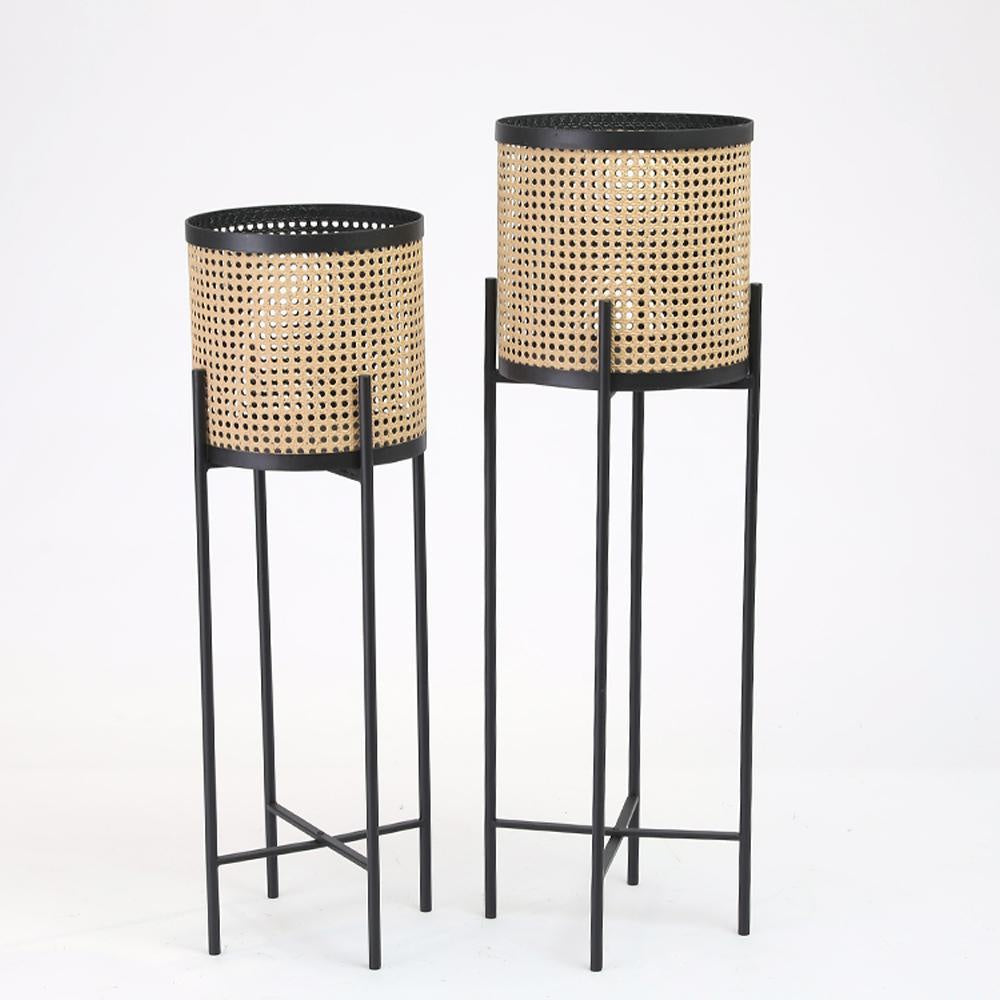 Set of 2 Natural & Black Metal Planters on Black Stands الغراس